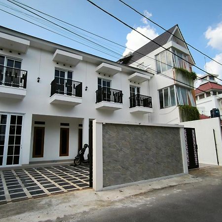 House Of Bedjo Powered By Cocotel ยอกยาการ์ตา ภายนอก รูปภาพ
